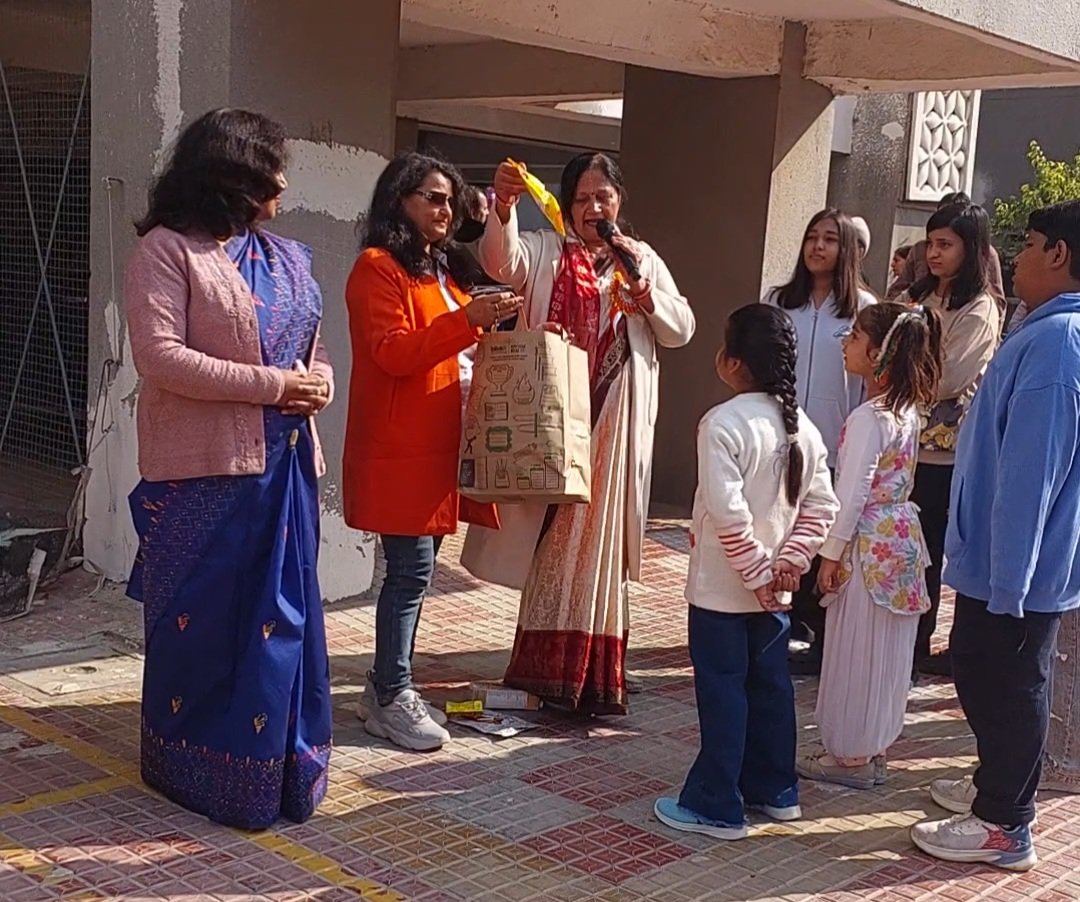 AsmeeFoundation's tweet photo. On the occasion of 77th Republic Day, our members Dr. Bharti Garg, Ms. Priyanka Gupta, Ms. Alka Tyagi and Ms. Shalini Gupta were invited for an Awareness Session on Environment protection &amp; waste segregation at SPS Society, Ahinsa Khand-2 and HR Public School Kanawani Village. https://t.co/LYcH6Qm0aM