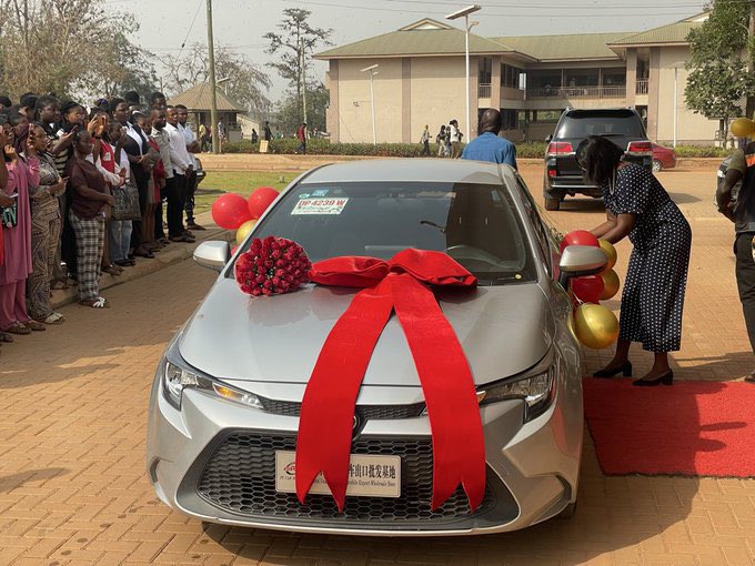theknustgazette's tweet image. 📍📍AN OFFICIAL INFORMATION 📍📍

2025 University Of Energy And Natural Resources valedictorian Jennifer Addae received a brand-new Toyota Levin Hybrid and GH¢5,000 from the Dormaahene for graduating with a 3.95 CGPA in Chemistry.

#KNUSTGazetteBulletin || #StayInformed