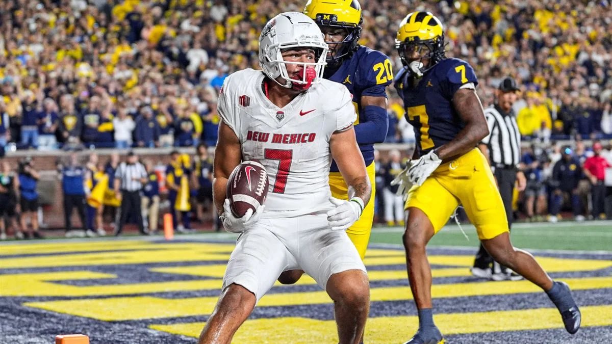DashJones2_'s tweet image. Extremely blessed to receive a D1 offer from  @franks_coach at the University of New Mexico.

@RegJones20 
@HeirFootball 

#DashJones
#DashIsland 🌴🔐