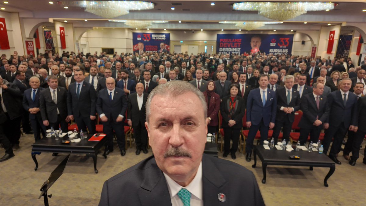 Partimizin 33. Yıl manifestosunun ardından teşkilatımızla bir hatıra fotoğrafı çekinelim istedik. 
Var Olsun Büyük Birlik Partisi,
Var Olsun Alperenler!
#BüyükBirlik33Yaşında
#DerdimizMillet