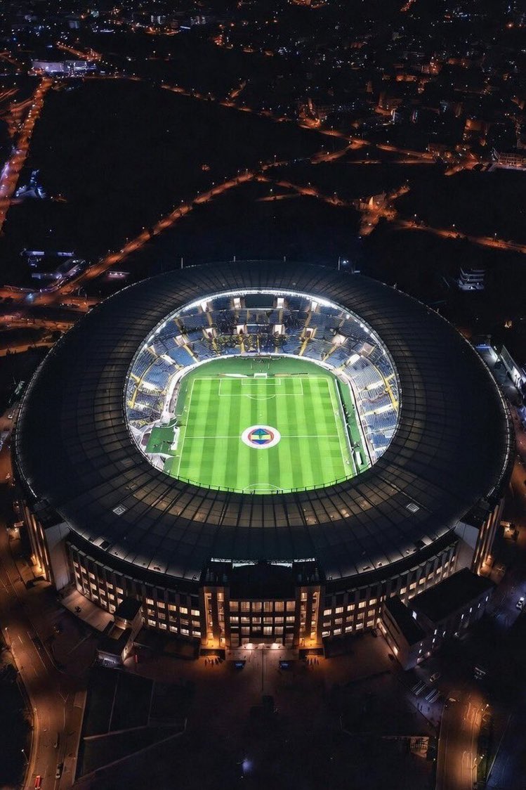 derinkostebekk's tweet photo. 800 Milyon Euro karşılığında arazi vererek böyle bir stadımız olsa kapasitesi de 80-100 bin arası olsa güzel olmaz mı? 

Fenerbahçeliler akıllı ve mantıklı düşünün inanılmaz atmosfer ve gelir elde ederiz. Şu güzelliğe bak artık üst düzey bir yerde oynamak zorundayız. 💥👇 https://t.co/91VJPHiygb