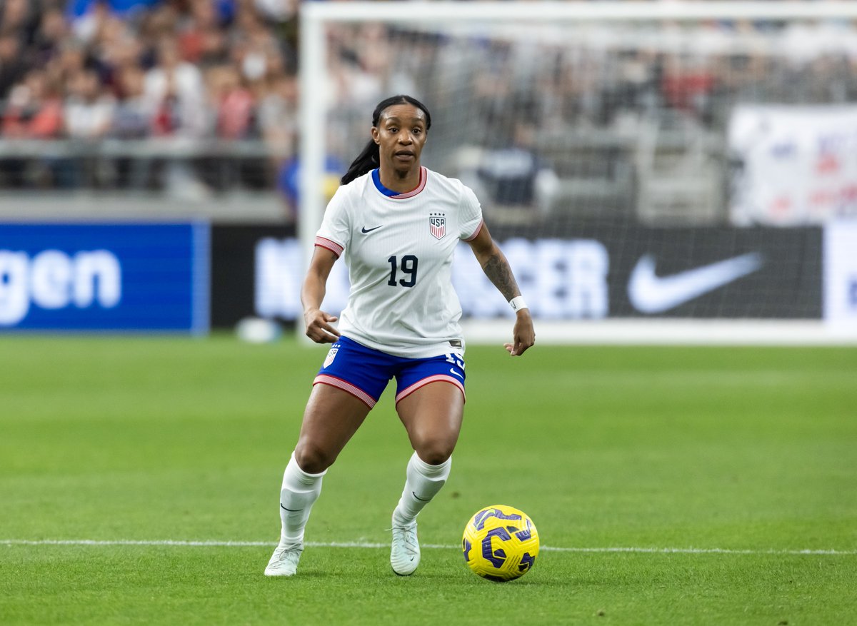Crystal Dunn has announced her retirement at 33. She won the 2019 World Cup + 2024 Olympics w/ the #USWNT. #NWSL: 3 titles, 3 Shields, 2015 MVP + Golden Boot NCAA title