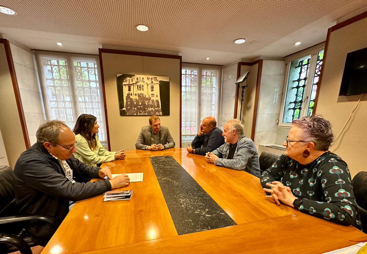 FOROAsturias's tweet photo. 🏭@AdrianPumares exige a @AdrianBarbon que asuma su responsabilidad por la sentencia del #TSJA que anula la transformación de la central térmica de La Pereda, en #Mieres.

❌Acusa al @GobAsturias de “pretender poner en marcha una incineradora de basura por la puerta de atrás y sin garantías legales ni ambientales”.

🗣️“Enrique Fernández y Nieves Roqueñí son los principales responsables de esta demoledora sentencia, y no pueden seguir ni un minuto más en sus cargos”.

ℹ️👉https://t.co/lal3KyLjAe