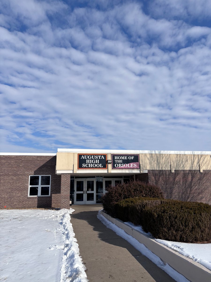 campusmn's tweet photo. Elle at Augusta HS challenges students to chose to be more intentional about how they love others by putting others before themselves and love like Jesus. https://t.co/TrtACFuDkh