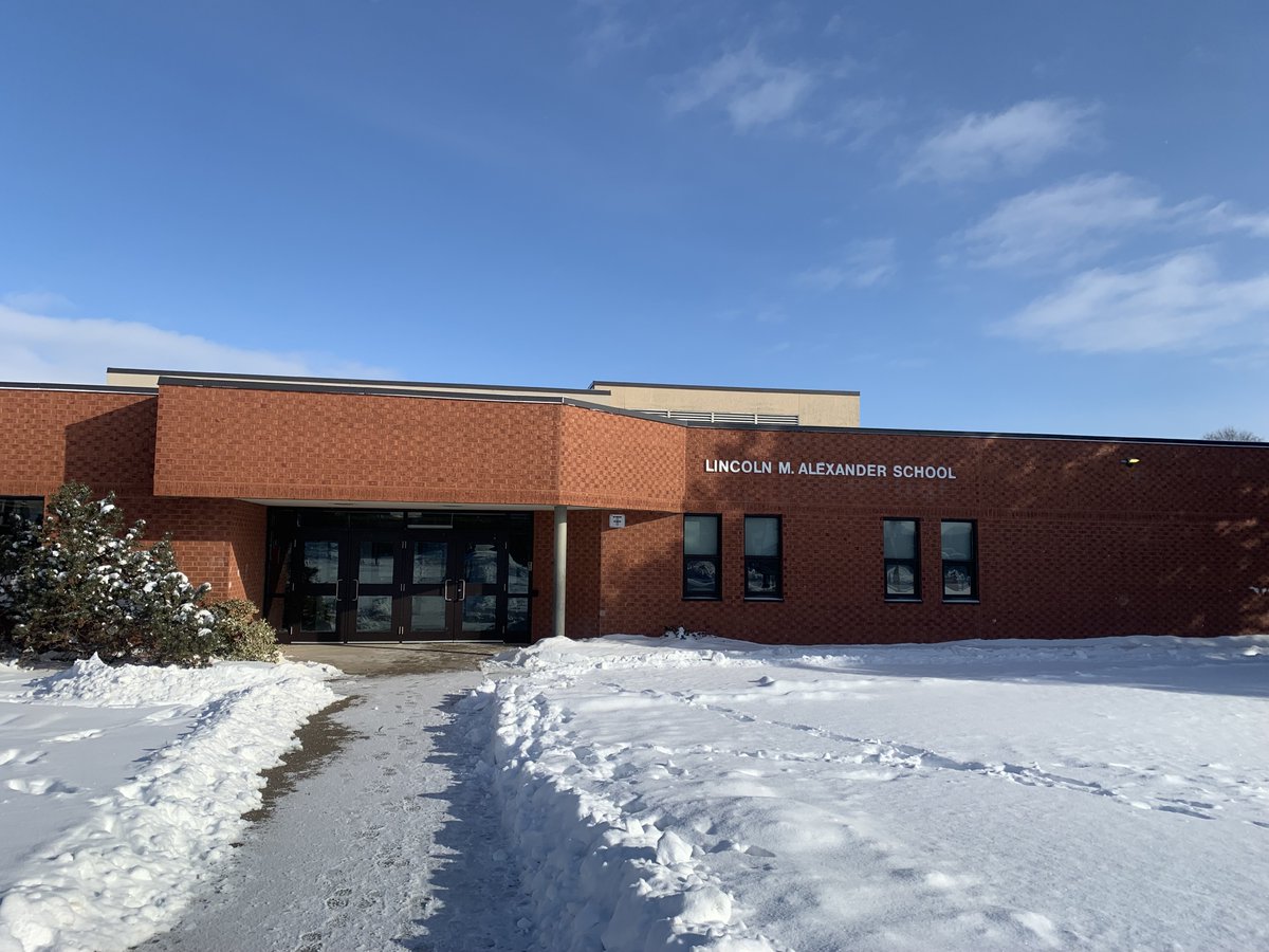 ElectricitySaf1's tweet image. ⚡ What a day! Fern and @alectranews are having the best time teaching staff and students at @HWDSB (@LincolnAlexanderes) all about electricity safety with real stories and hands-on experiments!
#ElectricitySafety #LearningIsFun #STEM #SafetyFirst