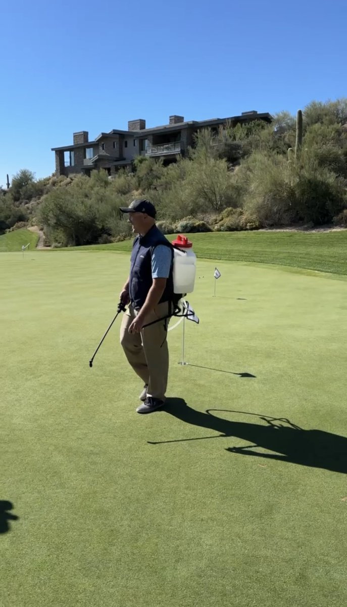 TurfbustersTV's tweet photo. Aussie grit, sustainable mindset, killer field experience, and serious swagger! 🇦🇺🌱💪 Desert Mountain Superintendent @PdawsonTurf hits turf myths head-on. 👊 Catch Paul live!! #Turfbusters #GCSAAConference https://t.co/Gs28ypW2ci