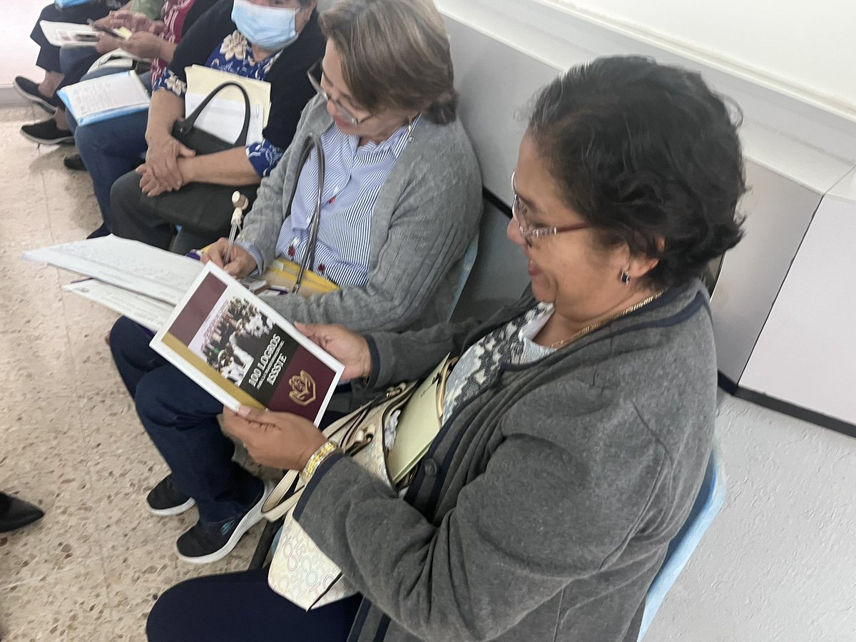 Issste_Campeche's tweet photo. Con el objetivo de dar a conocer e informar a las y los derechohabientes y trabajadores,la UADyCS del ISSSTE llevó a cabo la distribución de revistas informativas que contienen información sobre “Los 100 logros para la transformación del ISSSTE”.

#SAD #TratoDigno #IsssteCampeche https://t.co/yeCu5KnDSq