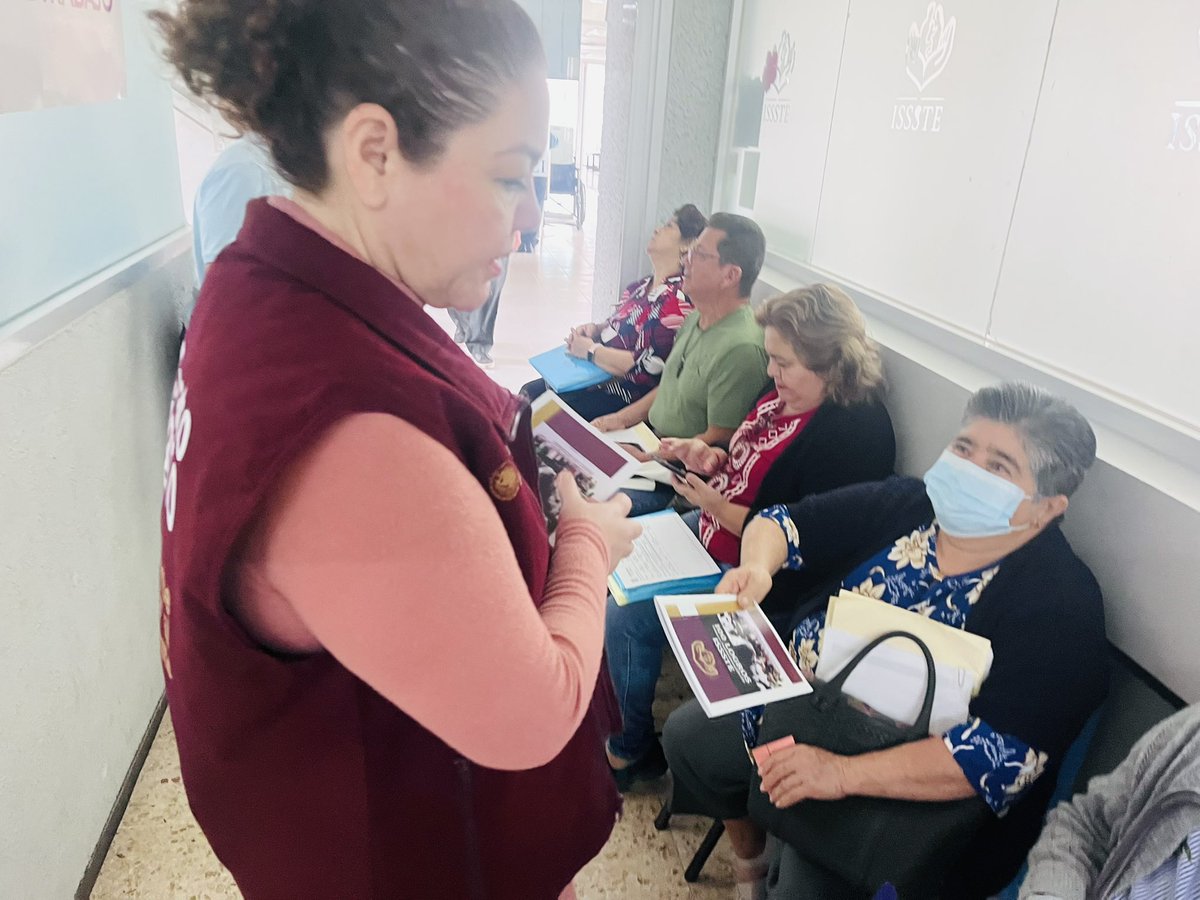Issste_Campeche's tweet photo. Con el objetivo de dar a conocer e informar a las y los derechohabientes y trabajadores,la UADyCS del ISSSTE llevó a cabo la distribución de revistas informativas que contienen información sobre “Los 100 logros para la transformación del ISSSTE”.

#SAD #TratoDigno #IsssteCampeche https://t.co/yeCu5KnDSq