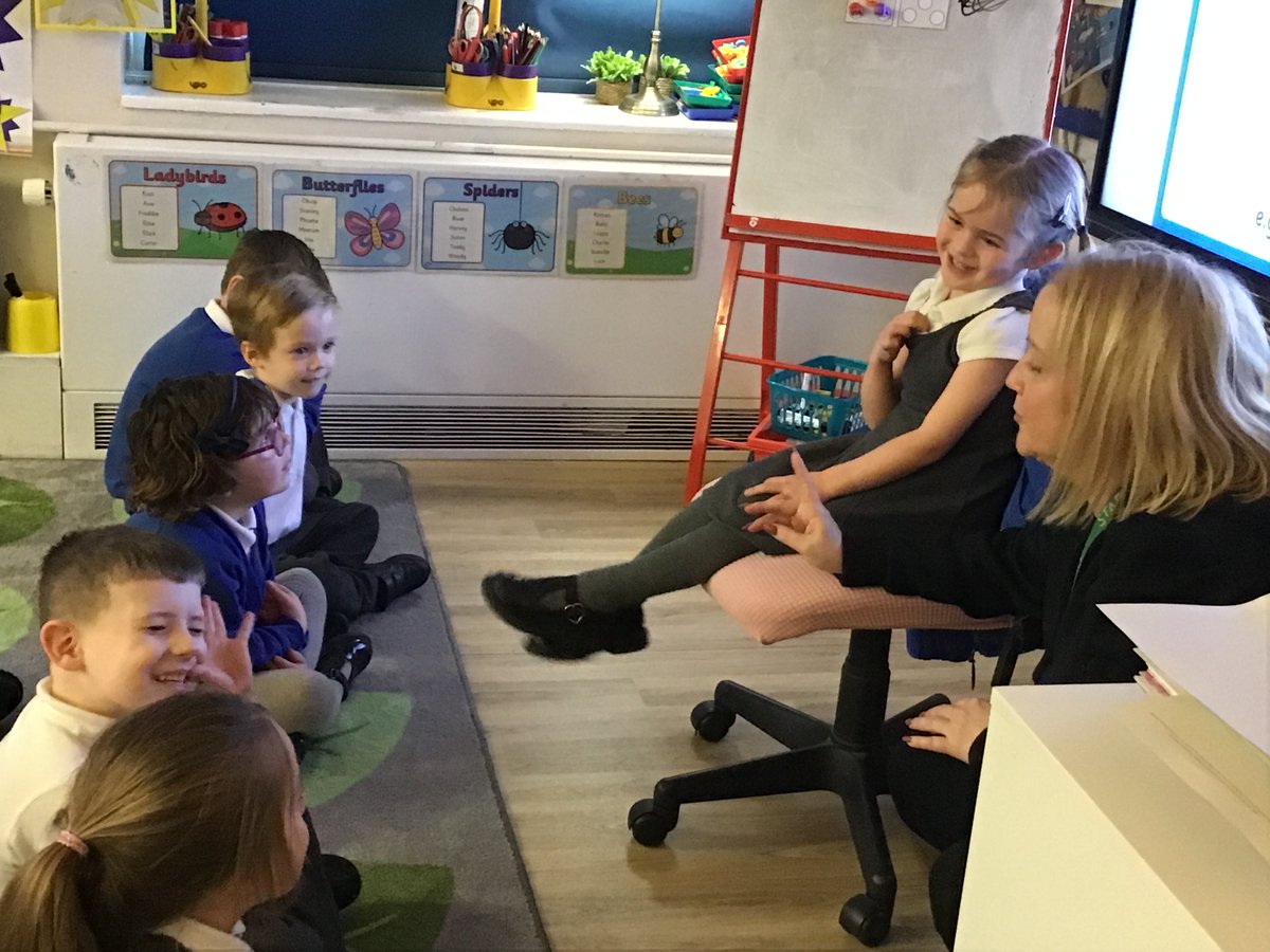 During today’s Ready Steady Write session, Reception took part in their very first ‘hot seating’ activity! The child in the hot seat did a brilliant job taking on the role of Nut the dog 🐶, and the rest of the class asked fantastic questions. Well done, everyone! 👏✨
