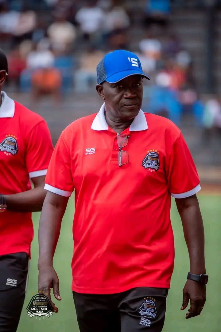 jenovicmbowa1's tweet image. 🛑| #RDC 🇨🇩 #TPM | Fin de la collaboration entre Lamine NDIAYE et le @TPMazembe 🖤🤍

Le club Lushois va annoncer la nouvelle dans les prochaines minutes. Le coach Sénégalais qui a dirigé le match Mazembe vs Sanga Balande ce jeudi remporté par les Corbeaux, a informé les joueurs