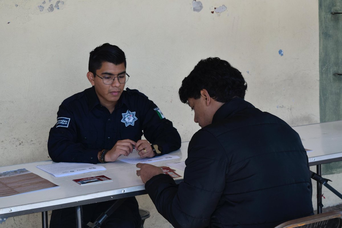 SSC_Cholula's tweet photo. 📣 El módulo de información de la convocatoria para Policía de Proximidad ya está disponible. 👮🏽‍♀️👮🏽‍♂️

📍 Plaza de la Concordia

🕙 Horario de atención: De 10:00 a.m. a 3:00 p.m.

🤝 Acércate y solicita la información y orientación que necesites. https://t.co/sPZeEZPIMM
