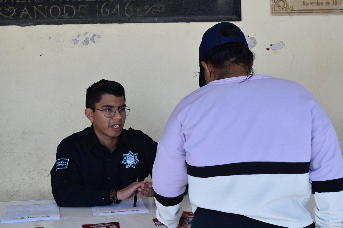 SSC_Cholula's tweet photo. 📣 El módulo de información de la convocatoria para Policía de Proximidad ya está disponible. 👮🏽‍♀️👮🏽‍♂️

📍 Plaza de la Concordia

🕙 Horario de atención: De 10:00 a.m. a 3:00 p.m.

🤝 Acércate y solicita la información y orientación que necesites. https://t.co/sPZeEZPIMM