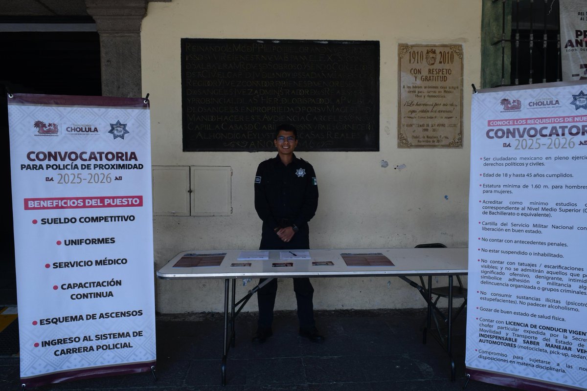 SSC_Cholula's tweet photo. 📣 El módulo de información de la convocatoria para Policía de Proximidad ya está disponible. 👮🏽‍♀️👮🏽‍♂️

📍 Plaza de la Concordia

🕙 Horario de atención: De 10:00 a.m. a 3:00 p.m.

🤝 Acércate y solicita la información y orientación que necesites. https://t.co/sPZeEZPIMM