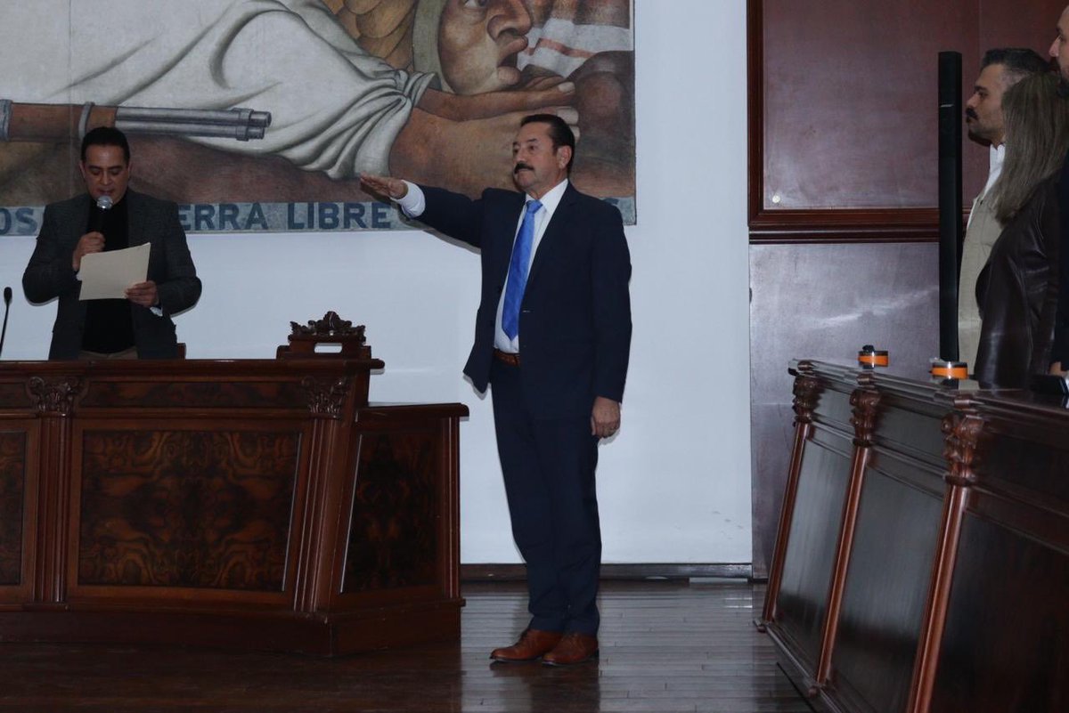Con visión institucional y rumbo claro, se ratificaron los nombramientos de <a href="/AntonioMierG/">Toño Mier</a> como Secretario del Ayuntamiento, <a href="/Bonifacioamigo/">Bonifacio Herrera</a> como Secretario de Gobierno del Municipio y del Profesor y Licenciado en Derecho, Adrián Valles Martínez, como Titular de la Oficina