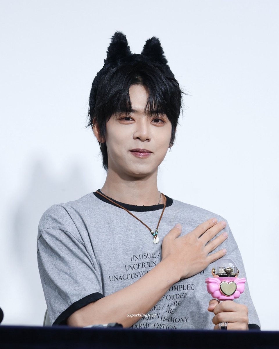 SSparkling1023's tweet photo. 250814 데일리덕

🐈‍⬛💓🔒😎🎣

#치원 #CHIWON
#陳麒文 #陳麒文치원 
#SEVENTOEIGHT #세븐투에잇 https://t.co/InhkRLzyE9