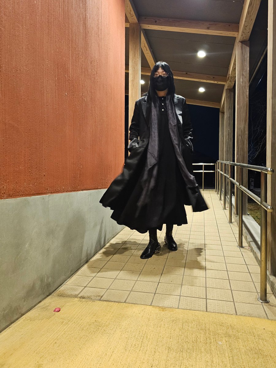 メルカリでhazamaの駆け巡る黒衣コート、買ってよかったなあ