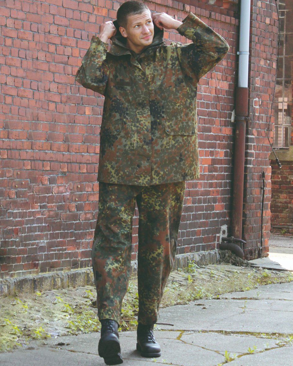And only 37 pieces left of the Flecktarn Wet Weather jacket in GR.II (L-XXL)