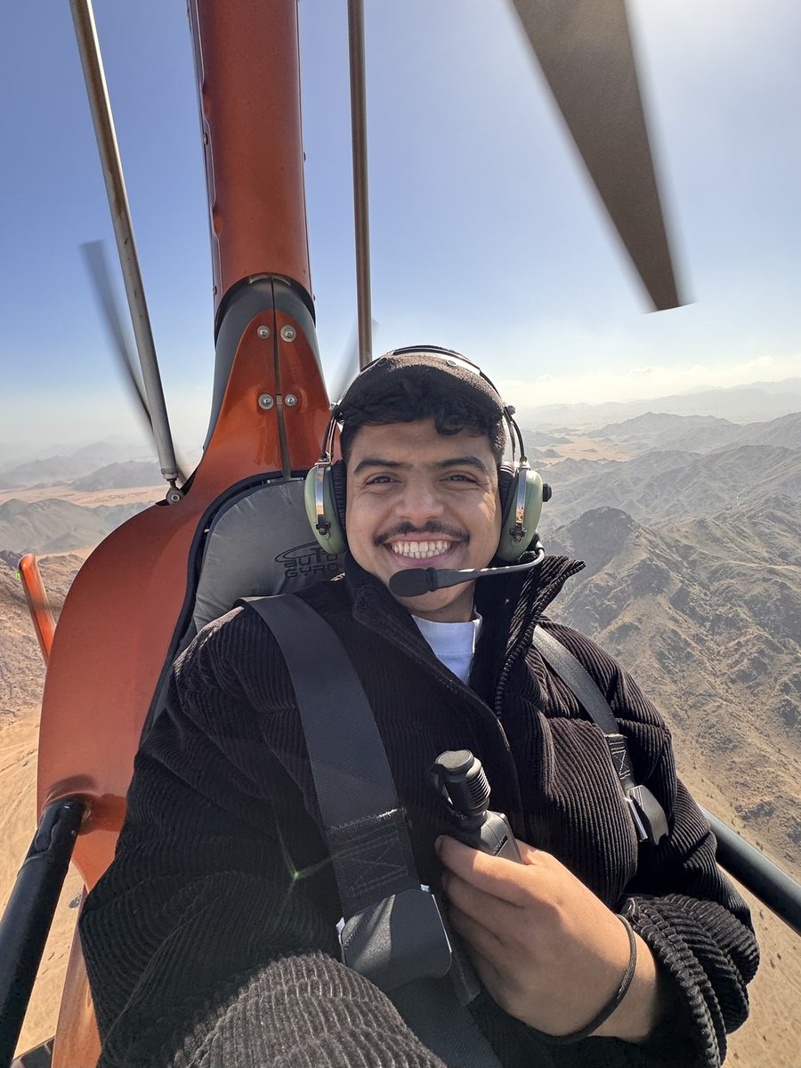 omarbinhafez's tweet photo. رحلتنـا من جدة إلى المدينـة لكن بطريقـة مختلفـة 🤍✈️
من الجـو، بيـن البحـر والجبـال 🌊🏔️🇸🇦 https://t.co/5taoQQF5xV