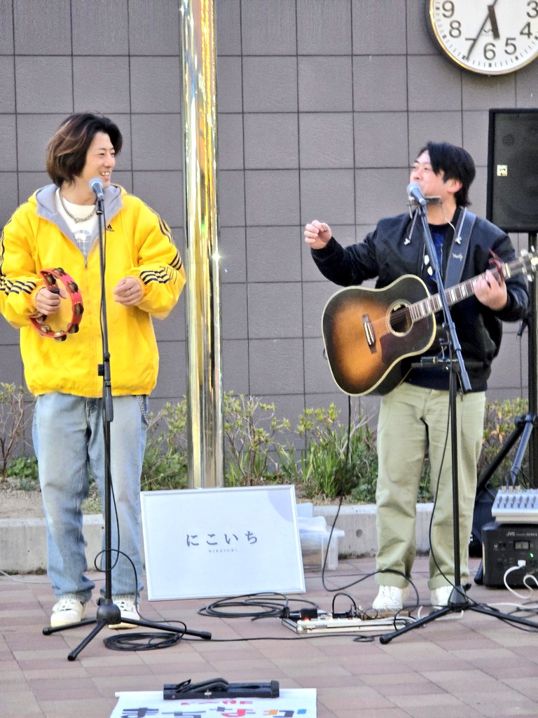 アコースティックデュオ  にこいち
自主制作時代CD『ナキムシピエロ』2011年 にこいち【公式アカウント】 (@nikoichi_staff) / Posts / X