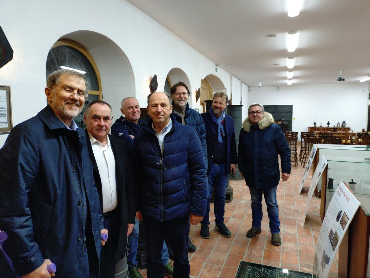 Pred pogovornim večerom smo si ogledali še muzej Železarne na Dvoru pri Žužemberku.
<a href="/lojzepeterle/">Lojze Peterle</a> <a href="/JozeMozina/">Jože Možina</a>