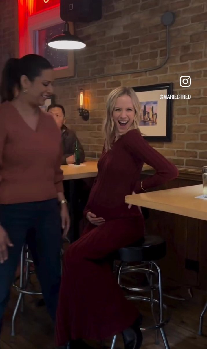 Kinda need the nurses and Hannah’s work fam to throw her a baby shower… it can even take place at Med since that’s where she found her new family in Dean and their baby girl🥹💕

#chicagomed #dasher