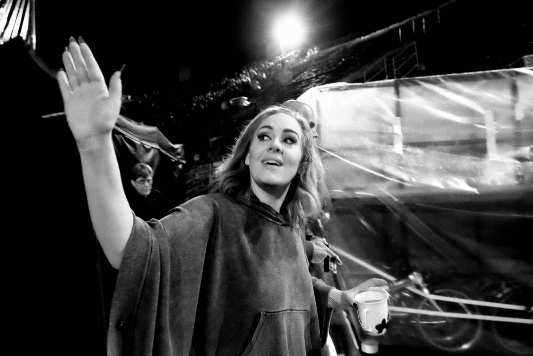Foto nunca antes vista de Adele durante su gira de 2016.

📸 <a href="/alexandrawaespi/">Alexandra Waespi</a>