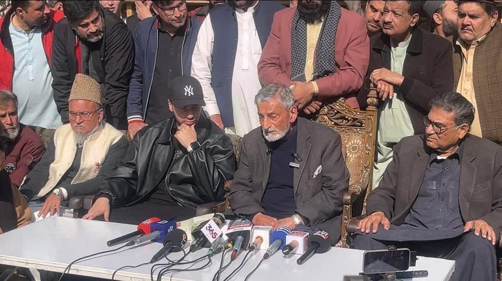 khattak_Zalanda's tweet image. You may be leaving Peshawar, but the history of this city will remain incomplete without the mention of your name. The liveliness of Qissa Khwani, the political gatherings, and that distinctive, courageous tone will now echo in the air of Peshawar as memories.
The journey of…