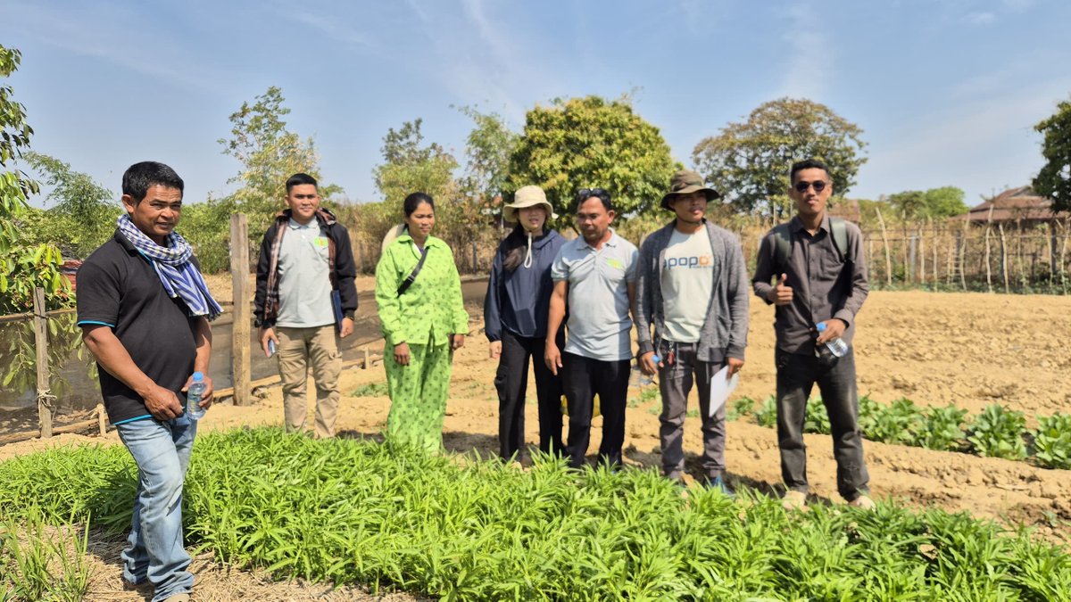 herorats's tweet photo. Minefields to Ricefields links mine action with livelihoods in Cambodia. After renewed border conflict disrupted rice harvests, the project adapted with vegetable production, supporting income & nutrition. Made possible by the UKโs @FCDOGovUK ๐ฌ๐ง๐ฐ๐ญ
#APOPO #SDG17 #Demining #MADIB https://t.co/RfpLTFEfBu