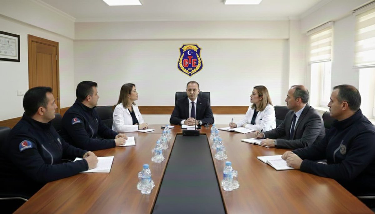 ikomder's tweet photo. Ceza infaz kurumlarımızda idare ve gözlem kurulu belirli ünvanlardan oluşmaktadır. Hükümlü tutuklularla 7/24 iletişim ve gözlem hâlinde olan Vardiya Başmemurları, ile belirli birim görevlisi İnfaz Koruma Memurlarının da kurula dahil edilmesi makul bir karar olacaktır.Sayın @YavuzEnis @fksutt @hasanakceviz @fserkang @OZTRK_alprn @CK23ELA