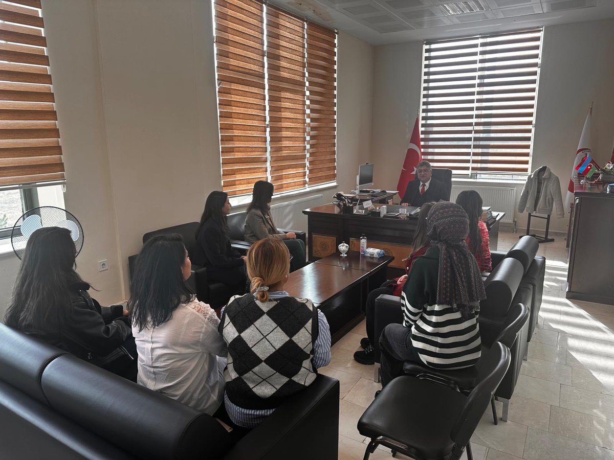 DPÜ TÖMER’de, Rektör hocamız Prof. Dr. Süleyman Kızıltoprak’ı ağırlamaktan büyük memnuniyet duyduk.
Yeni yıl vesilesiyle gerçekleştirdiği fakülte ziyaretleri kapsamında kurumumuzu ziyaret eden hocamıza nazik temennileri için teşekkür ediyoruz.