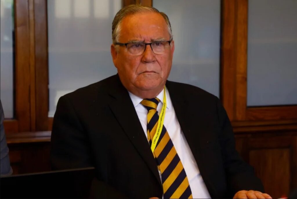 🗞️✍️En Chile, #republicano se refiere al cuidado de las instituciones y prácticas que trascienden a los colores políticos
#JaimeCampos, futuro ministro de Justicia de <a href="/joseantoniokast/">José Antonio Kast Rist 🖐️🇨🇱</a>, es fiel representante de esa tradición 🇨🇱 ↘️↘️↘️
viva-chile.cl/2026/01/jaime-…