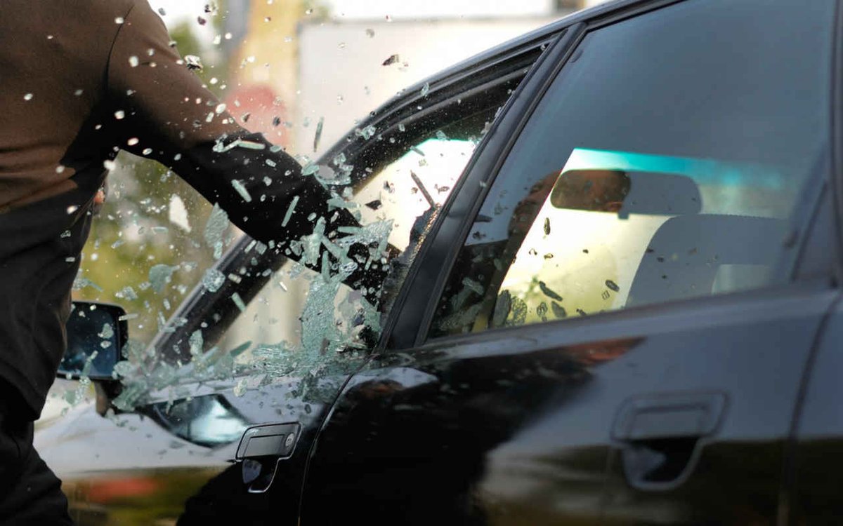 🚨 ¡Atención automovilistas!
El robo de vehículos sigue siendo un delito latente en #México. Conoce los estados y municipios donde más autos se roban. 
👉 Conoce cifras, días de mayor riesgo y cómo protegerte en la nota completa ⬇️

buff.ly/KvfrvMS
