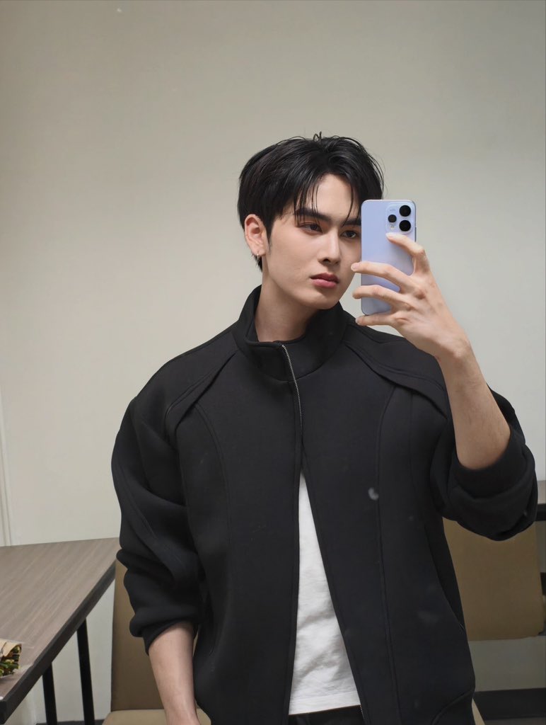 Ppsanta's tweet image. วันนี้ขอบคุณมากนะครับที่อยู่รอเจอพวกเรา ขอบคุณทุกการซัพพอร์ตที่ทุกคนมีให้ ถ้ามีเวลากว่านี้จะเดินไปหาทุกซอยเลย ยังไงกลับบ้านกันดีๆ อย่าลืมทานข้าวแล้วพักผ่อนนะครับ รักมากๆ จนไม่รู้จะรักยังไง ไว้เจอกันใหม่นะครับ🖤🤍🫶🏻
#สนามอ่านเล่น2026xPerthSanta