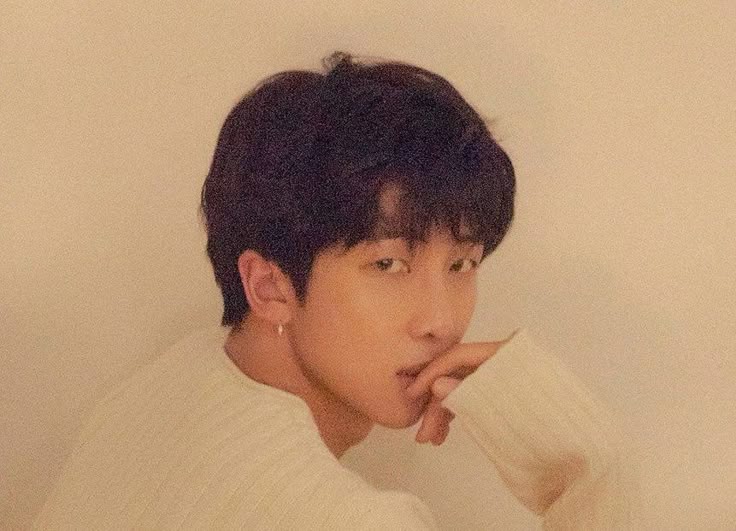 abocervo's tweet photo. #namjin short au ABO ||

Após semanas de trabalho, cansados, Seokjin e Namjoon decidem finalmente descansar e aproveitar a noite. Um jantar silencioso e um fim de noite cheio de promessas. https://t.co/eJH5S9Yty3