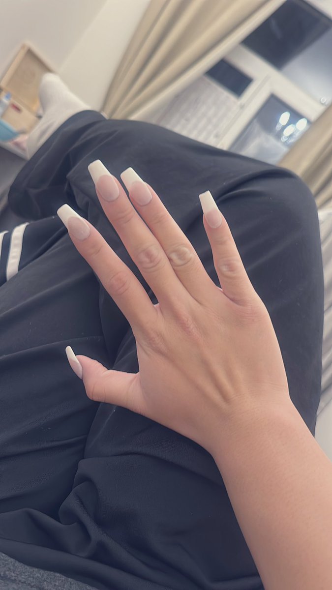 Apathiyaa's tweet photo. bmi 29 hands 🫩 https://t.co/26qg6Zi8Jo