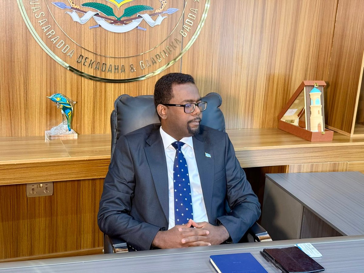 MDhucle's tweet photo. Productive meeting with a delegation led by Ms. Francesca Di Mauro, EU Ambassador to Somalia. Discussed deepening cooperation on port development, infrastructure &amp; maritime transport to support Somalia's economic growth. A strong partnership for progress. https://t.co/eeLHXkLo0Q