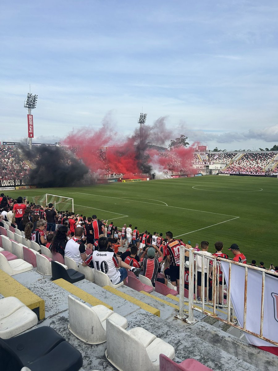 Felipef_DSantos's tweet photo. 50 anos de uma paixão que foi passada de vô paras netos,pena temos que ver o Joinville cada ano pior,mas Joinville e sentimento é eu acredito que iria melhorar 
🖤🤍❤️ https://t.co/b7Ici90rSy