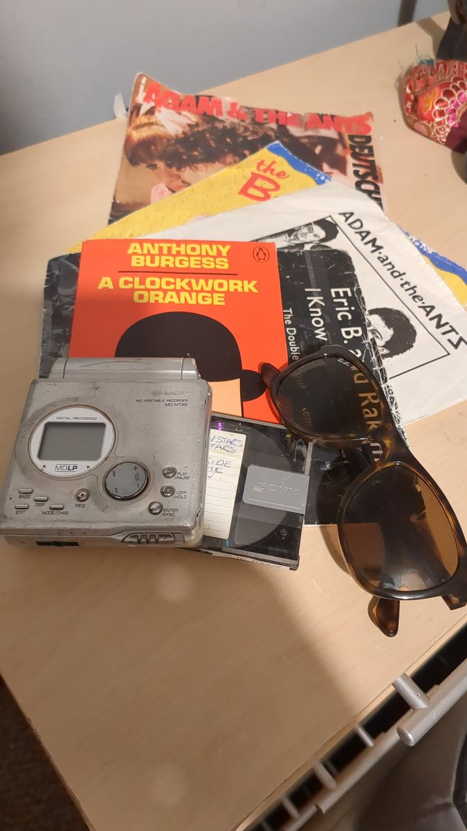 Ken de mange’s socks tweet media