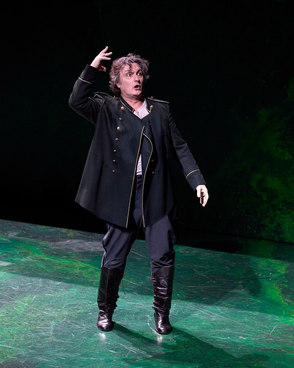 LUDOVIC TÉZIER E LA MISURA DEL SUONO di operaeopera.com/ludovic-tezier… via <a href="/natalydibartolo/">Natalia Di Bartolo</a> di Natalia Di Bartolo <a href="/teatrosancarlo/">Teatro San Carlo</a> #nabucco #Napoli #ludovictézier #debutto #Verdi