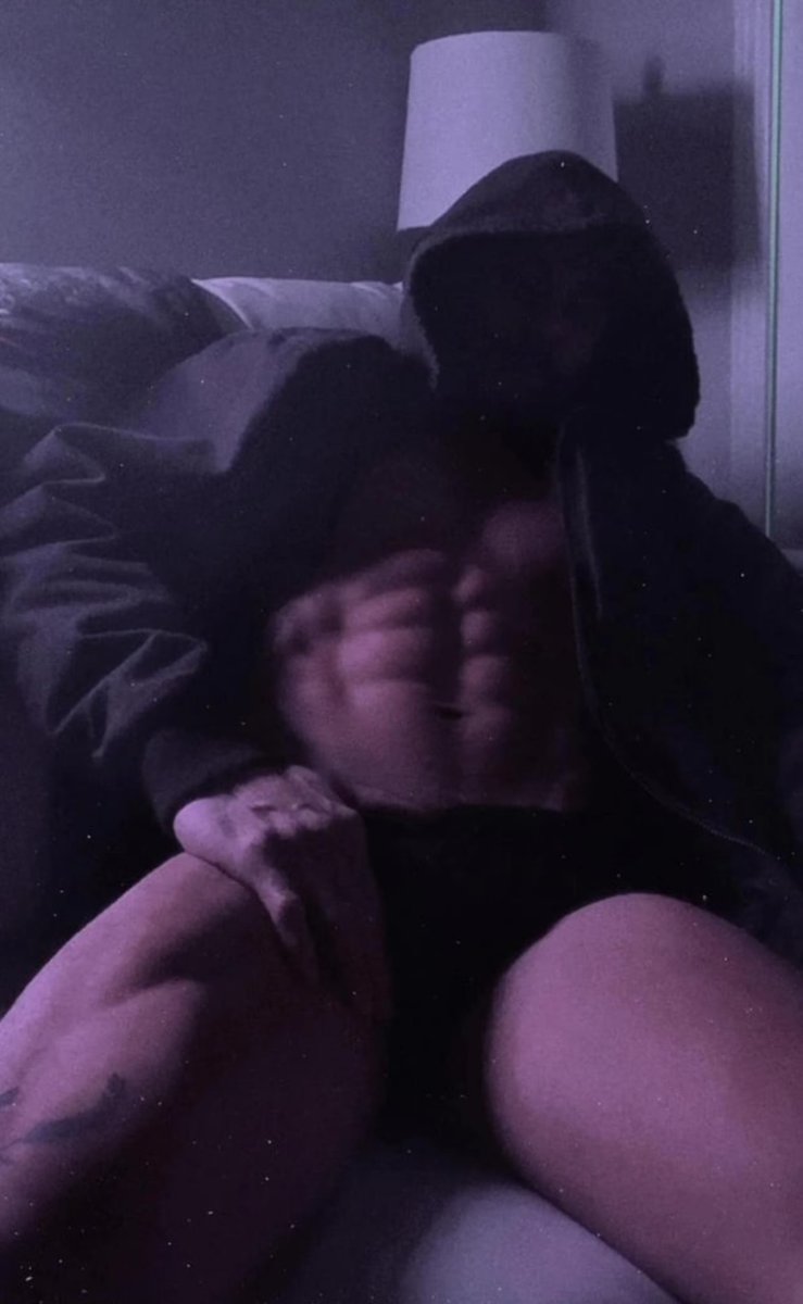 BWLambda59's tweet photo. Oh no, a mysterious intruder is in your house and 𝖐𝖎𝖑𝖑𝖊𝖉 your husband and son! You better give that big, hung god what he deserves 😡 https://t.co/2zEuIGCqV5