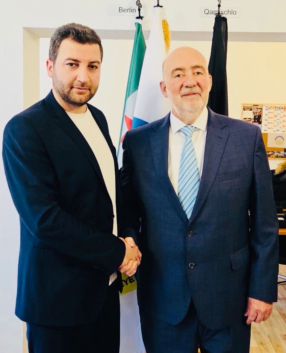 Ron_Prosor's tweet image. Today, I visited the office of the Self-Administration of North and East Syria in Berlin. 

The friendship between our peoples is not merely a matter of shared interests; it is a deep and enduring bond between minorities in the Middle East who have been forced to fight to defend…