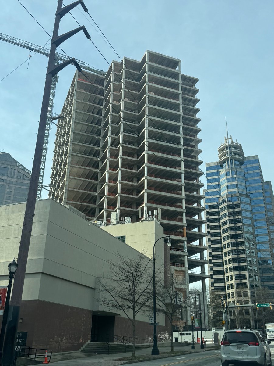 IamKingWilliams's tweet photo. Who wants to go in and buy this building? It’s been sitting like this for years in the heart of Midtown

I think Dewberry owns it and I know I can do better https://t.co/XkovGTfzLK