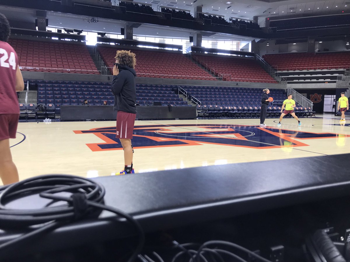 SCBrad92's tweet image. Broadcast view for tonight’s @GamecockWBB at Auburn. Stay up late and listen on the #Gamecocks app and for listeners in Columbia, tonight we are on @B1067 starting with the pregame show at 8:30 ET.