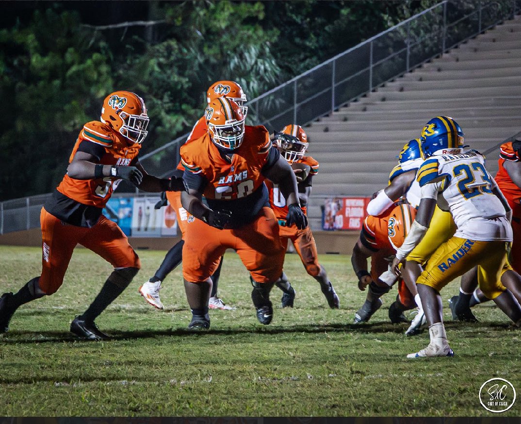at0nnis's tweet photo. https://t.co/1MPTsRe3W5 Senior Szn Flim ! #Agtg https://t.co/wp3j3KzjVs