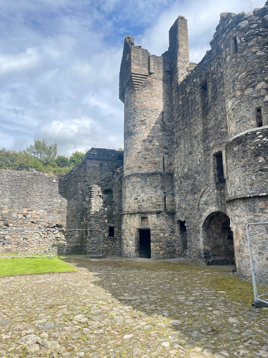 Castles one day. Beaches the next. Mountains beyond.
Staying in one place makes exploring Scotland effortless.

#UnpackOnce #ExploreMore