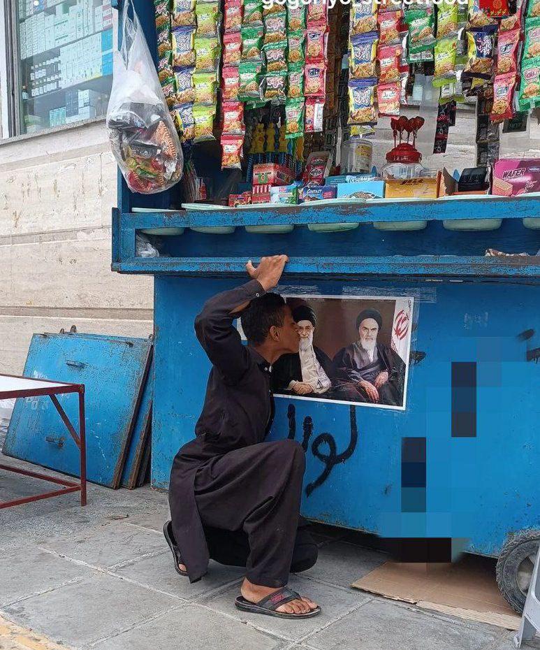 #قاتلان_پنجشنبه_شب بدانند مردم بلوچ سیستان و بلوچستان در این حد دوستدار رهبر و وطن هستند. 
#عملیات_تروریستی_۱۸دی
#January8TerroristAttack