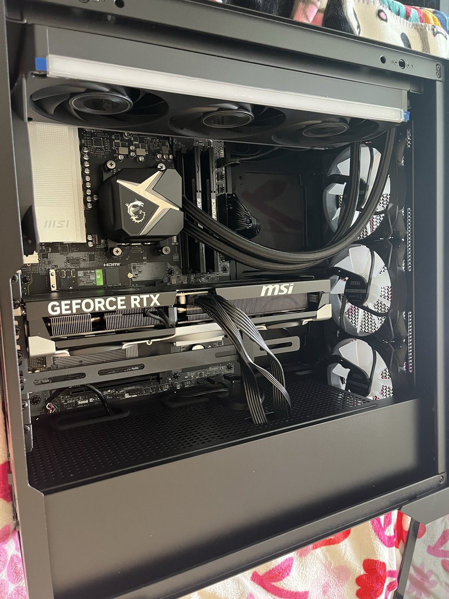 Good news: I bought a brand new pc so I can start streaming again! 💗

Bad news: I work 6 days a week, noon to close…😭