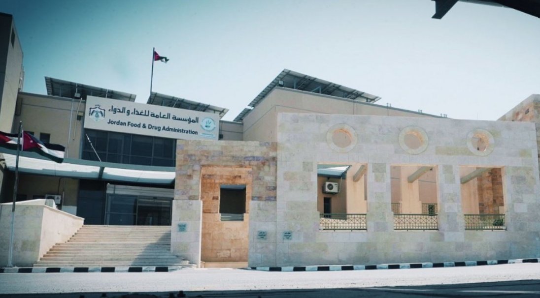 الغذاء والدواء: فحوصات محلية وأوروبية تؤكد خلوّ الحليب المسحوب من السوق من أي تلوث 