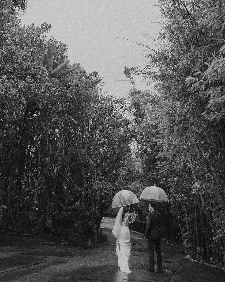 Dressed for the moment—weather included 👔☔️

Venue: @botanicathevenue 
Photography: @meggyweggyphotography