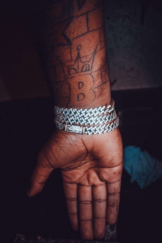 Pressure on the wrist. Every link speaks power.

#HipHopBling #WristGame #CubanLink #IcedOut
#JewelryFlex #DripCulture #LuxuryJewelry #BlingLife
#HandDrip #StatementPiece #GoldEnergy #DiamondLook
#StreetLuxury #HipHopStyle #BlingCulture #ShineHeavy
#JewelryGoals #LuxuryDetails